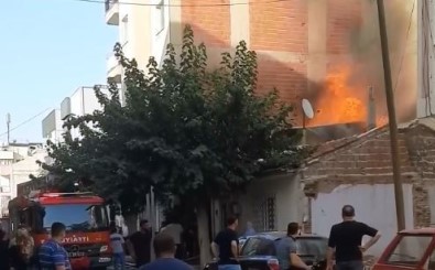 Turgutlu'da Müstakil Ev Alevlere Teslim Oldu