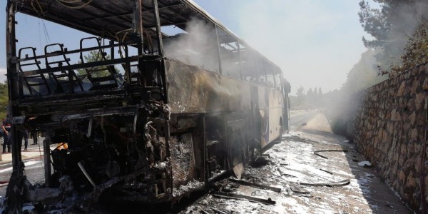 Muğla’da yolcu otobüsü cayır cayır yandı