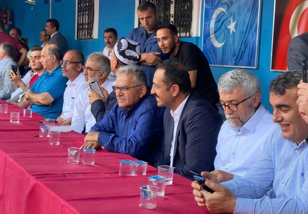 Doğu Türkistanlı çocukların Kayseri'de sünnet heyecanı