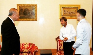 Cumhurbaşkanı Erdoğan, Mesut Özil ile bir araya geldi