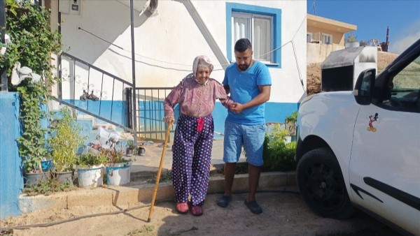 Mersin'de orman yangını: 30 ev tahliye edildi