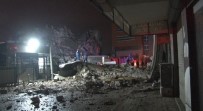 Izmir'de Yikim Asamasindaki Eski Il Emniyet Müdürlügü Binasi Çöktü