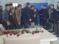 Kazada Hayatini Kaybeden Ögretmenin Okulunda Yas Var