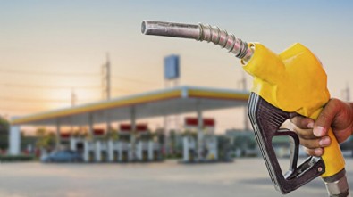 Otomobil sahiplerine güzel haber: Benzine indirim geliyor
