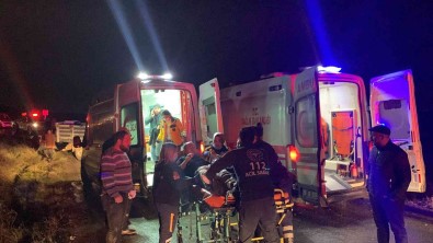 Tekirdag'da Isçi Servisiyle Kamyonet Kafa Kafaya Çarpisti Açiklamasi 1 Ölü, 20 Yarali