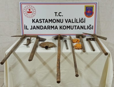 Kaçak Kazi Yapan Define Avcilarina Suçüstü Baskin Açiklamasi 5 Gözalti