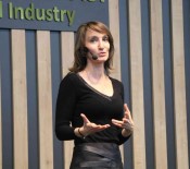 Kadin Girisimci Türkiye'nin En Büyük Yerli Akilli Telefon Üreticisi Oldu