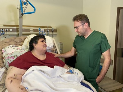 Zayıflamak için internetten aldığı ilaç hayatını kabusa çevirdi! 400 kiloya yaklaştı .