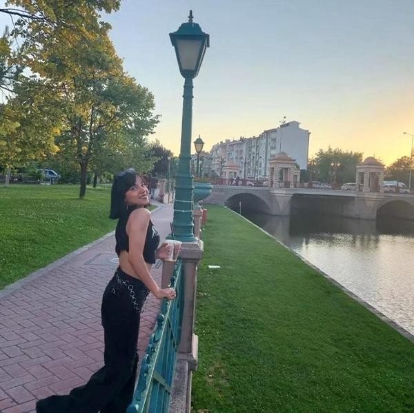 Eskişehir’de dehşet! Apartmanın girişinde bıçaklı saldırıya uğrayan Tuğçe hayatını kaybetti .