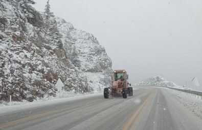 Antalya'ya-Konya Karayolunda Kar Yagisi