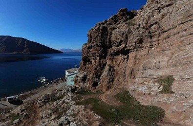 Buraya giren 40 gün çıkamıyordu: Kayaların içine oyulmuş dünyanın her yerinden görmek için geliyorlar