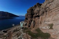 Buraya giren 40 gün çıkamıyordu: Kayaların içine oyulmuş dünyanın her yerinden görmek için geliyorlar