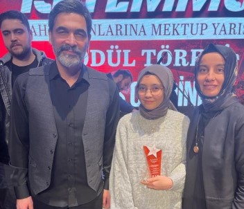 'Dünya'nin Mektubu 15 Temmuz Sehitlerine Yaziliyor' Yarismasinin Türkiye Birincisi Kütahya'dan