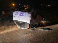 Gençlerin Otomobille Refüje Çarpip Takla Attigi Anlar Kamerada