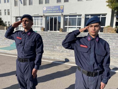 Ikizler, Ayni Birlikte Askerlik Yapiyor