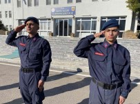 Ikizler, Ayni Birlikte Askerlik Yapiyor