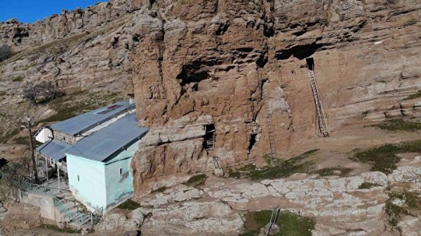 Buraya giren 40 gün çıkamıyordu: Kayaların içine oyulmuş dünyanın her yerinden görmek için geliyorlar