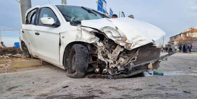Aksaray'da Tir Otomobil Ile Çarpisti Açiklamasi 5 Yarali