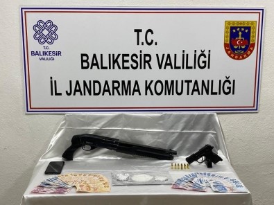 Balikesir'de Polis Ve Jandarmadan 54 Sahsa Operasyon