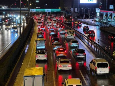 Istanbul'da Haftanin Son Is Gününde Trafik Yogunlugu Yasandi