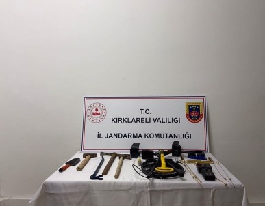 Kirklareli'nde Kaçak Kazi Yapan Süpheliler Suçüstü Yakalandi