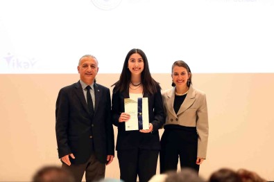 Uluslararasi Gençlik Ödül Programi'na Katilan 450 Genç Sertifikalarini Aldi