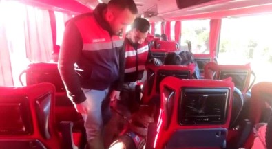 Yolcu Otobüsünde Uyusturucuyla Yakalanan Zanli Tutuklandi