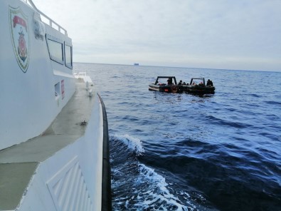 Yunan Unsurlarinca Ölüme Terk Edilen 51 Kaçak Göçmen Kurtarildi