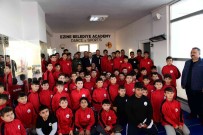 Baskan Yüksel, Güres Kursuna Katilan Sporcularla Bir Araya Geldi