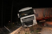 Tir Devrildi, Adana-Ankara Otoyolu Ulasima Kapandi