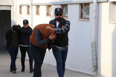 Adana'da Iki Torbaci Tutuklandi