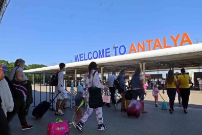 Antalya Turizmde 2023'E Hizli Giris Yapti Açiklamasi Geçen Yila Yüzde 61,5 Fark