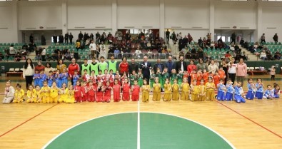 Anaokulu Ögrencilerinin Heyecan Dolu Salon Hokeyi Turnuvasi