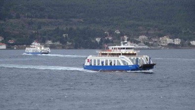 Bozcaada Ve Gökçeada'ya Bugün Ve Yarinki Feribot Seferleri Firtina Nedeniyle Iptal Edildi