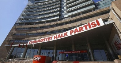 CHP'de 'Başkan kim?' kavgası! Veto gelince parti karıştı, il yönetimi acil toplantı kararı aldı