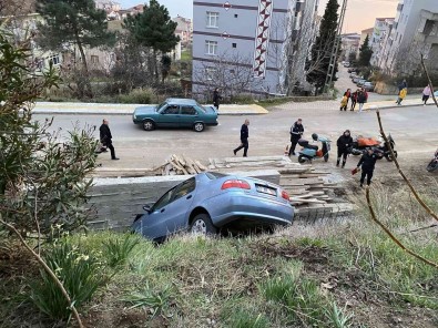 Sinop'ta Otomobil Bosluga Düstü Açiklamasi 2 Yarali