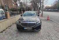 Tirin Önünde Zikzak Çizen Otomobil Sürücüsü Kamerada