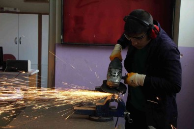 Bingöl'de Meslek Liseleri Fabrika Gibi Çalisiyor Açiklamasi 2022 Yilinda 9,5 Milyon Lira Ciro Yaptilar