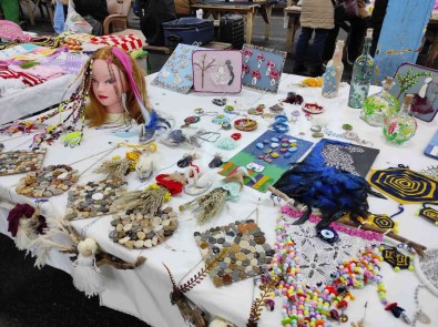 Kadinlar El Emegini Kazanca Dönüstürüyor