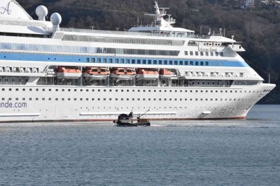 Limana Çarpan Kruvaziyer Amasra'da Bekletilecek