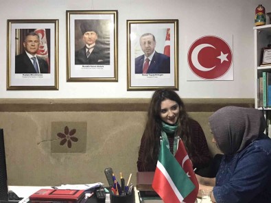 (ÖZEL) Tek Basina 7 Yilda Farkli Ülkelerden 4 Bin 500 Ögrenciye Türkçe Ögretti