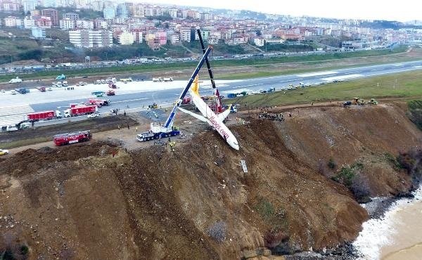 Pegasus'a ait uçak Trabzon’da pisten çıkmıştı! Pilotu yardımcısını suçladı