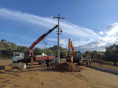 Nazilli Belediyesi Pinarbasi Mahallesi'nde Çalismalarini Sürdürüyor