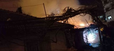 Yabanci Uyruklu Ailenin Yasadigi Gecekondu Yanginda Alev Topuna Döndü