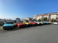 56 Yasindaki Ögretmen, Izledigi Haberden Etkilenerek Anadol Marka Otomobil Koleksiyonu Yapti