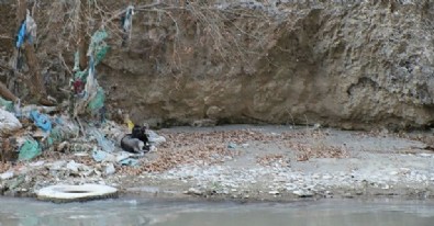 Hakkari'de dere yatağına gizlenmiş 25 kilogram eroin ele geçirildi