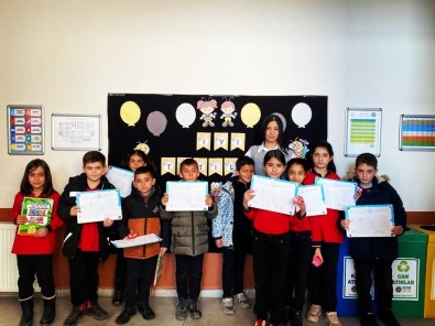 Agri'da Ögrenciler Karne Heyecani Yasadi