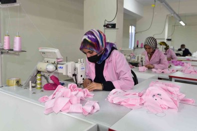 Ahlat'taki Tekstil Atölyeleri Kadin Istihdamina Büyük Katki Sagliyor