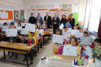 Egirdir'de 4 Bin 599 Ögrenci, 423 Ögretmen Yariyil Tatiline Girdi