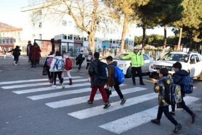 İçişleri Bakanlığı eş zamanlı denetimi açıkladı: 909 aranan şahıs yakalandı 15 kayıp çocuk bulundu